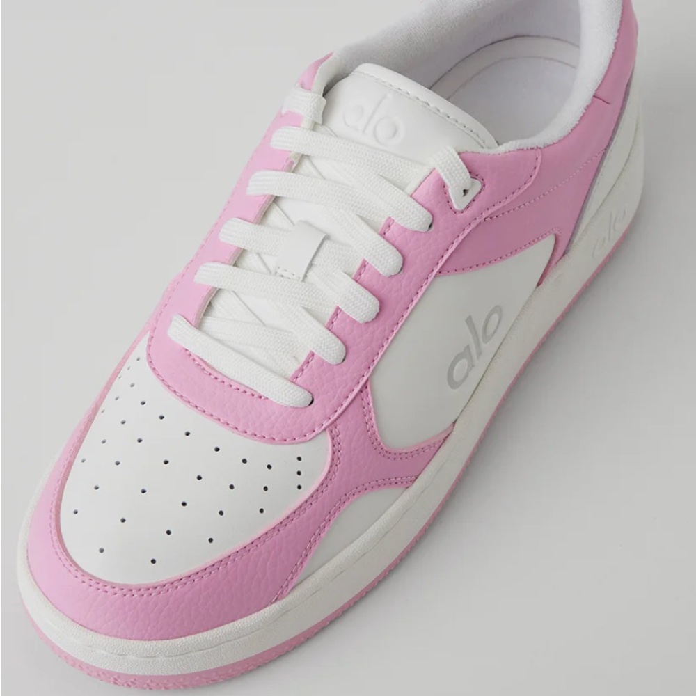 NWT ALO Recovery Mode Sneaker in PINK!